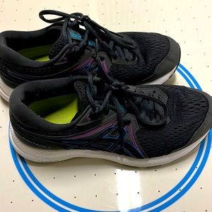 Women’s ASIC Tennis Shoes